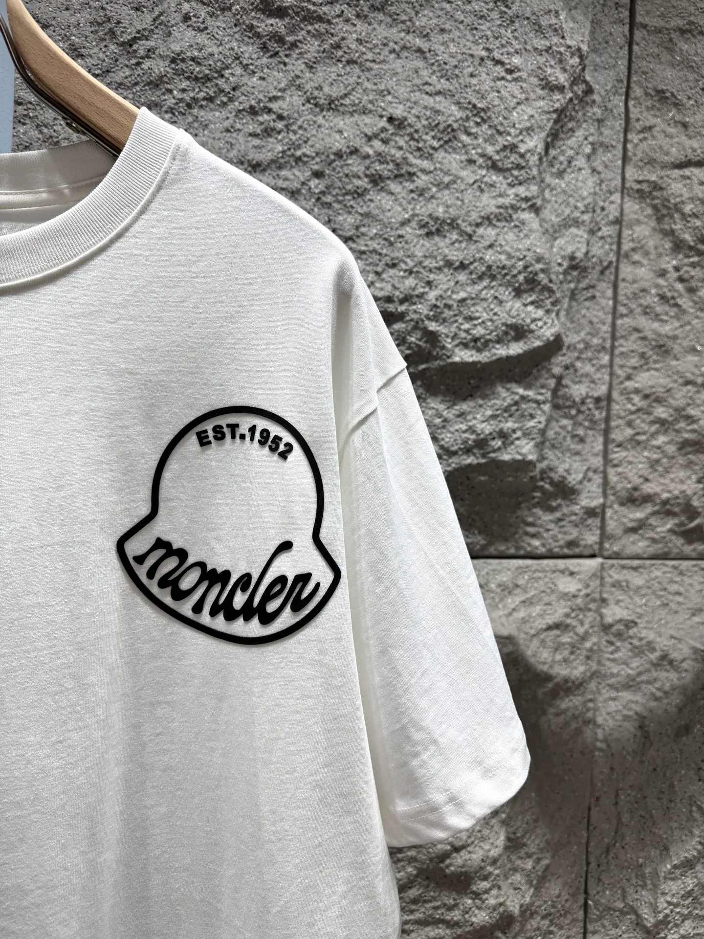 Moncler* LOGO‼️ T ® 🖤280g ， ， ， ! logo Retro "EST.1952" ， ， ， ! ⚠️ ： ⚠️SG 26277 Same Style 𝐂𝐎𝐋𝐎𝐔𝐑：White Gray Red Black 𝐒𝐈𝐙𝐄：S-XXl